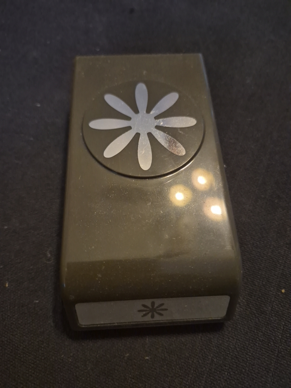 Stampin' Up! Daisy Punch in Black and Gray